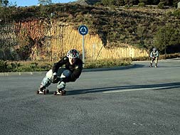 Eligen para sus prácticas zonas poco transitadas para evitar accidentes. / SUR