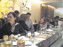 El bar de tapas andaluzas patentado por Dani García prepara su expansión. / SUR