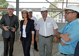 María Gámez y Antonio Escámez visitaron hoy las obras del nuevo colegio de Teatinos.:: SUR