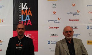 Luis Tosar y Carmelo Romero, hoy en el Teatro Cervantes. :: Salvador Salas