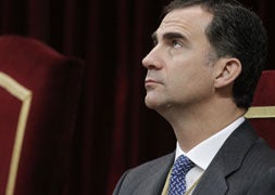 El príncipe Felipe y su seria conversación con la infanta Cristina