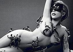 Lady Gaga se desnuda para presentar su primer perfume
