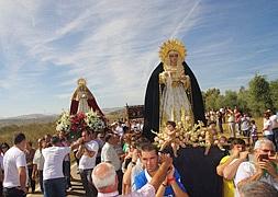 La Virgen del Rosario y la Virgen de Nueva Esperanza han sido hoy procesionadas.:: Eduardo Nieto