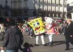 Bob Esponja y Hello Kitty se lian a puñetazos en Madrid