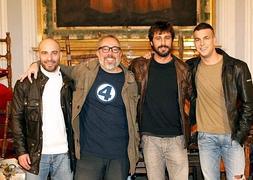 Ordóñez (a la izquierda), con Álex de la Iglesia, Hugo Silva y Mario Casas . :: SUR