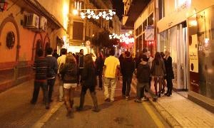 La música de los bares de copas resulta muy molesta para los vecinos. /SUR