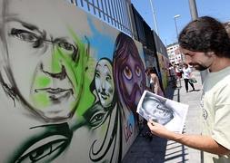 Uno de los grafitis que puede verse en los alrededores del CAC. Carlos Moret Vídeo: Antonio Carlos Vela/ Pedro J. Quero