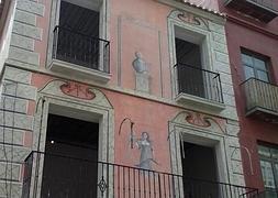 Aspecto de la fachada, una vez recuperadas las pinturas murales.:: J. H.