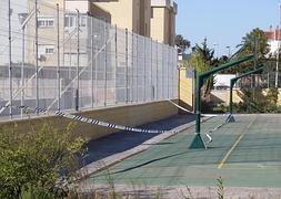 Una decena de colegios llegan a final de curso con los mismos desperfectos con que lo empezaron