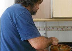 Esteponeros entre fogones: Una receta de 'teja de sardinas' por respeto a lo autóctono