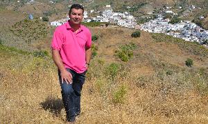 Salvador Fernández trabaja en la empresa pública Turismo Andaluz y es alcalde de El Borge desde 2011. :: E. C.