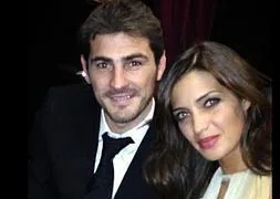 Iker Casillas y Sara Carbonero en un acto.:: Twitter