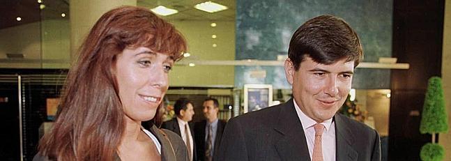 Alicia Sánchez Camacho y Manuel Pimentel, juntos en 1999. :: Pepe Durán/Efe