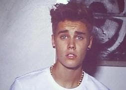 Justin Bieber, con lentillas de color azul. / Twitter
