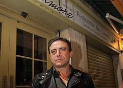 Adolfo Ruiz lleva 31 años trabajando en La Malagueta. :: Álvaro Cabrera