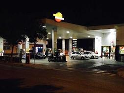 Urbanismo baraja suprimir la gasolinera de los Baños del Carmen tras asumir el hotel