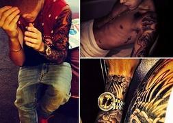 Justin Bieber presume de abdominales y nuevo tatuaje en Instagram