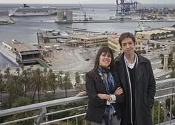 Ana García y Carlos Cerezo pasan ahora unos días en Málaga antes de regresar a EE UU. :: Álvaro Cabrera