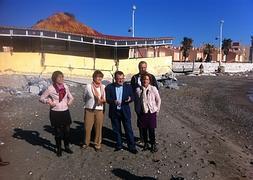 Miguel Ángel Heredia, Marisa Busntinduy y María Gámez han visitado hoy Guadalmar. / Álvaro Cabrera