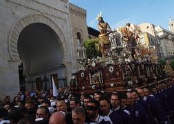 La hermandad de San Juan pudo desquitarse tras el accidentado MIércoles Santo de 2013 por la lluvia. :: Eduardo Nieto