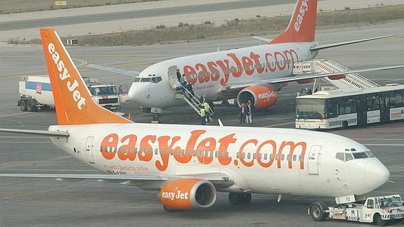 Aviones de la compañía aérea EasyJet en el aeropuerto de Málaga.