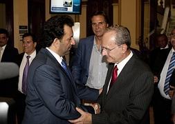 Imagen de la reunión entre Al-Thani y De la Torre, ayer. ::Álvaro Cabrera