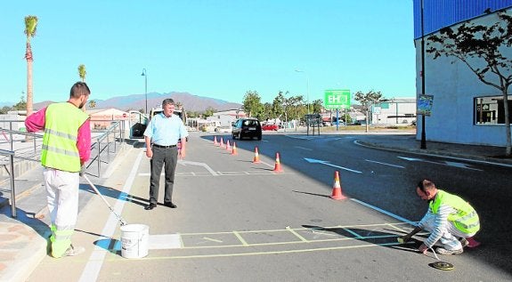 Mejoran la señalización horizontal en los viales con mayor volumen de tráfico