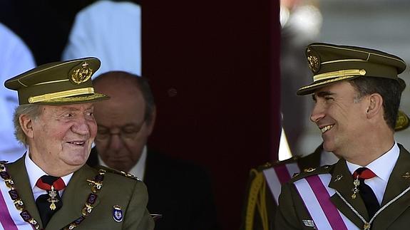 El Rey y el Príncipe Felipe hoy en el acto conjunto en el que han participado por el bicentenario por la Real y Militar Orden de San Herrmele. AFP/PHOTO