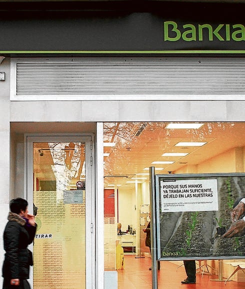 Bankia cierra las cuentas de miles de clientes en municipios donde ya no tiene sucursales
