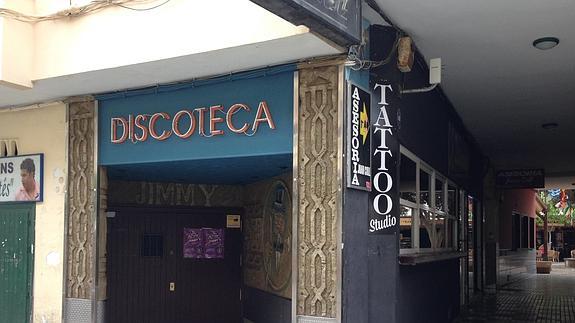 La discoteca Jimmy está situada en un sótano de la céntrica calle Antonio Millón de Nerja. 