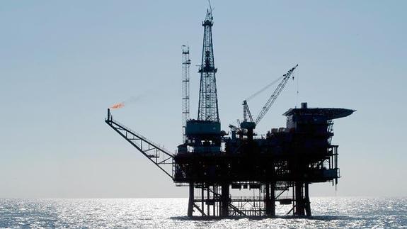 Repsol baraja aparcar dos años los sondeos en la Costa para encajarlos con otros en Portugal