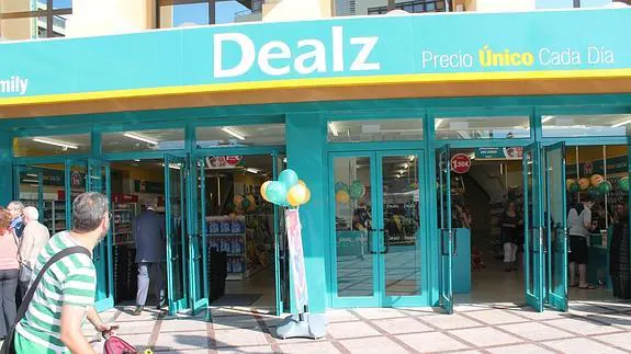 La cadena británica 'low cost' Dealz abre en Torremolinos su primera tienda en España