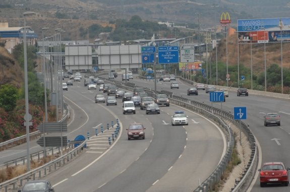 Tramo de la autovía a su paso por Marbella que vuelve a encenderse. :: josele-lanza