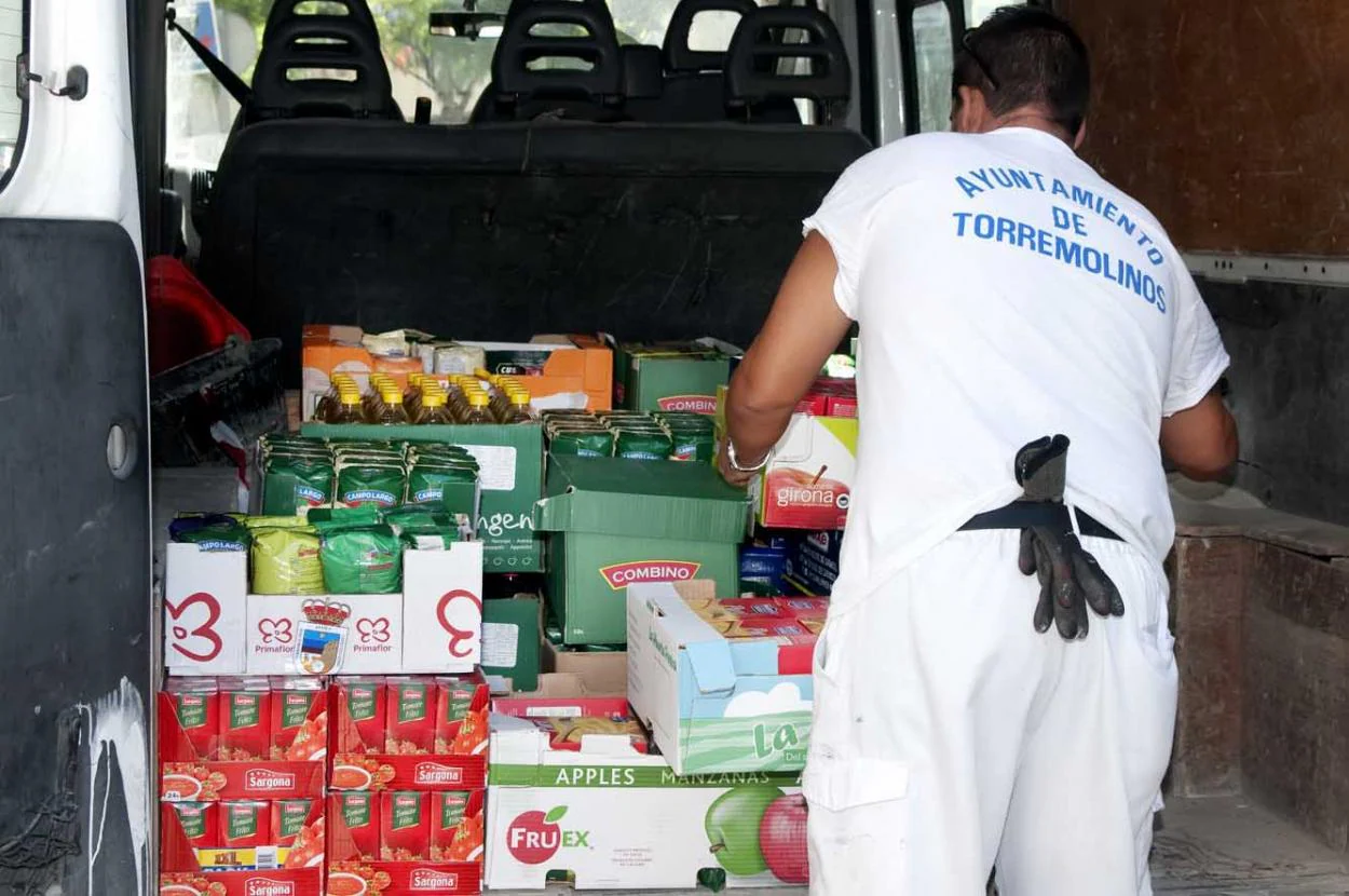 El Consistorio entregó ayer más de seiscientos kilos de alimentos para el comedor social de Emaús