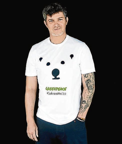 Alejandro Sanz, con la camiseta.