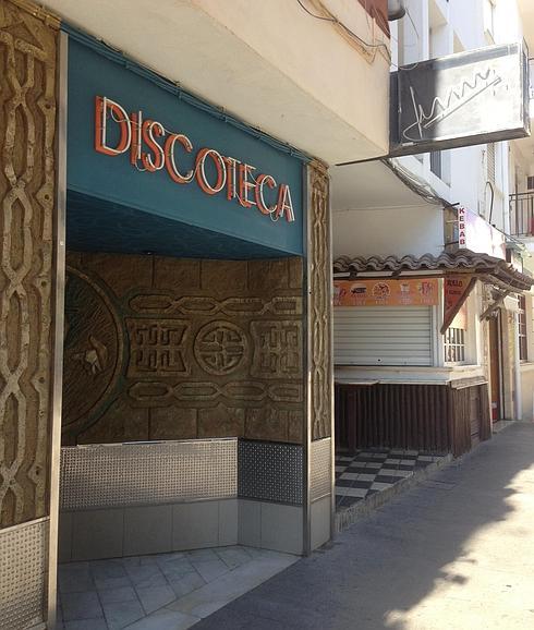 La discoteca está situada en la calle Antonio Millón de Nerja.