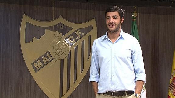 Miguel Torres rubrica el acuerdo en La Rosaleda.