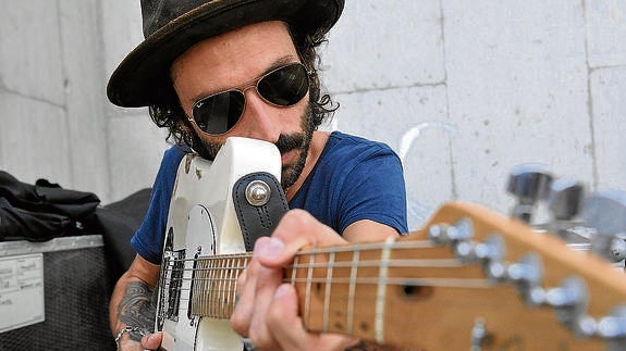 «Hay guitarras hechas para ti, y yo he encontrado la mía»