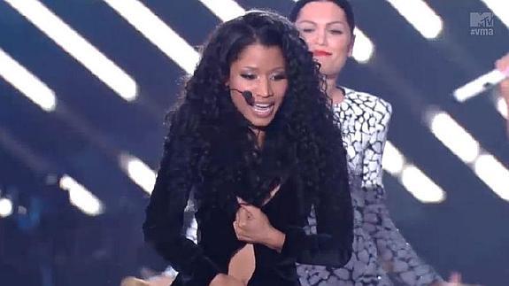 Nicky Minaj, récord, twerking y desnudo, con su canción Anaconda