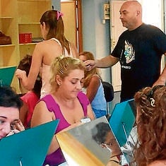 Boris Soler, durante el taller de peluquería.