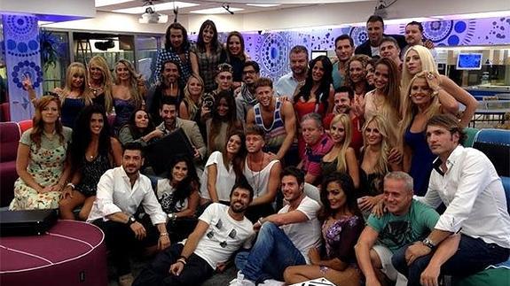 Casi 50 concursantes de Gran Hermano vuelven a la casa a la vez y desvelan secretos en Twitter