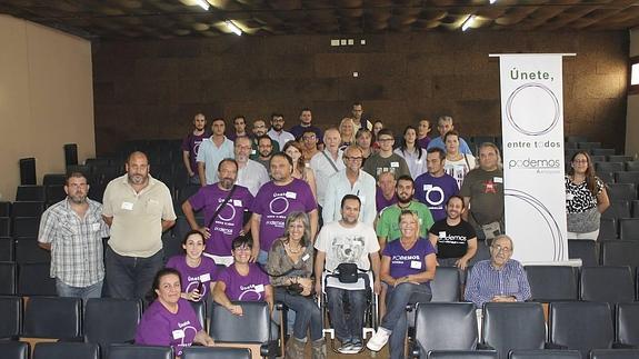 Representantes de los círculos de Podemos de la provincia, ayer en Antequera.