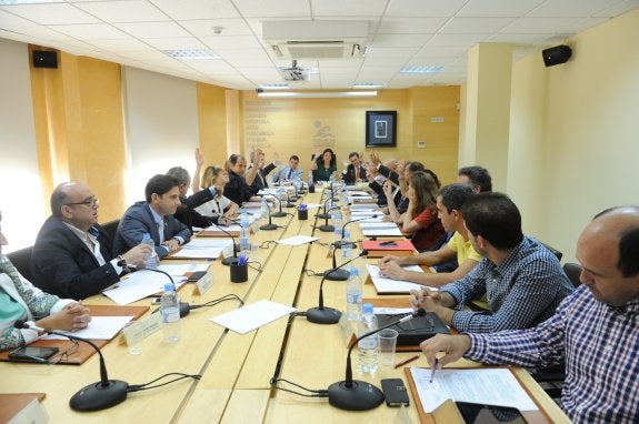 El PP saca adelante un cambio de estatutos para mantener el control en la Mancomunidad