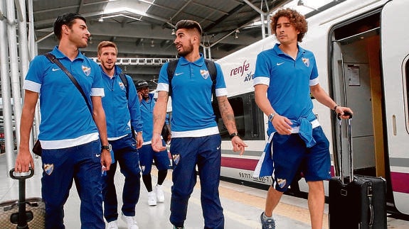Torres, Camacho, Samu y Ochoa, en el andén de la Estación María Zambrano, antes de salir a Madrid ayer por la tarde. 