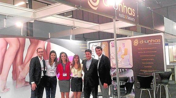 Los responsables de la firma, en la feria de franquicias de Río de Janeiro.