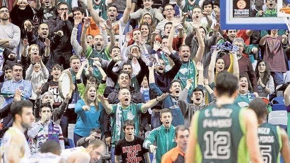 Aficionados cajistas, en el partido contra el Fenerbahçe de la pasada Euroliga. 