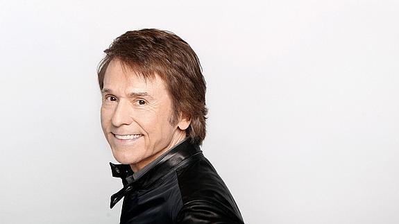 Raphael recupera sus éxitos en 'De amor & desamor', disco que presenta en Málaga desde este miércoles