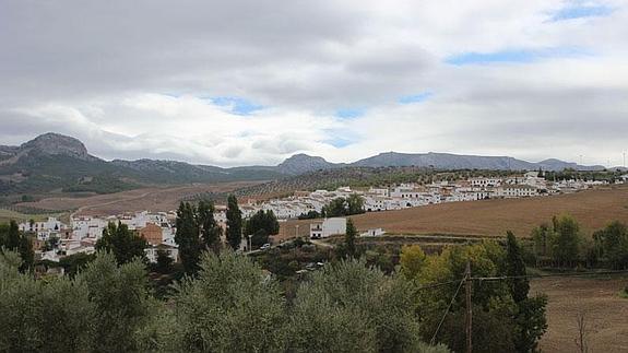 Vista del pueblo, situado junto a la carretera entre Cuevas del Becerro y Campillos. 
