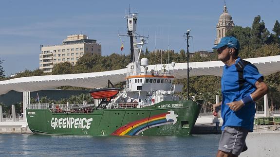 El Artic Sunrise atracó en Málaga esta mañana. 