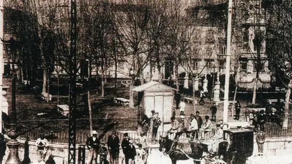La plaza en 1920.